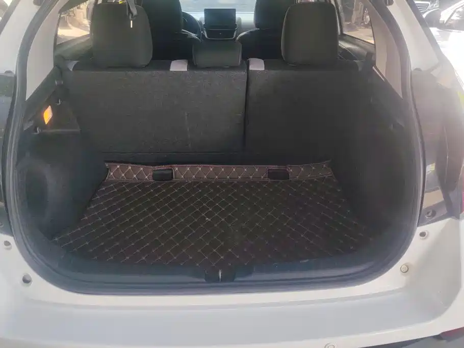 Toyota Yaris L — фото 4