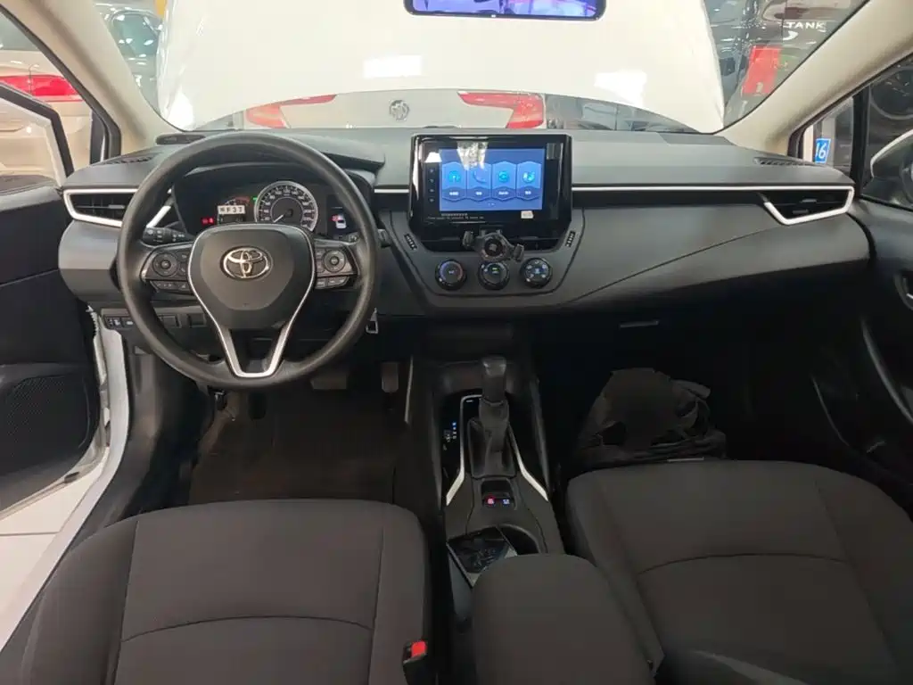 Toyota Corolla — фото 10