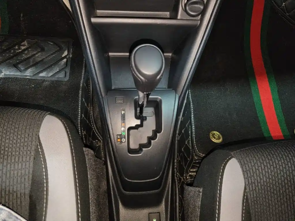 Toyota Yaris L — фото 14