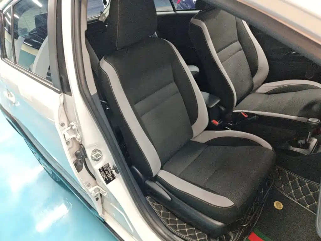 Toyota Yaris L — фото 25