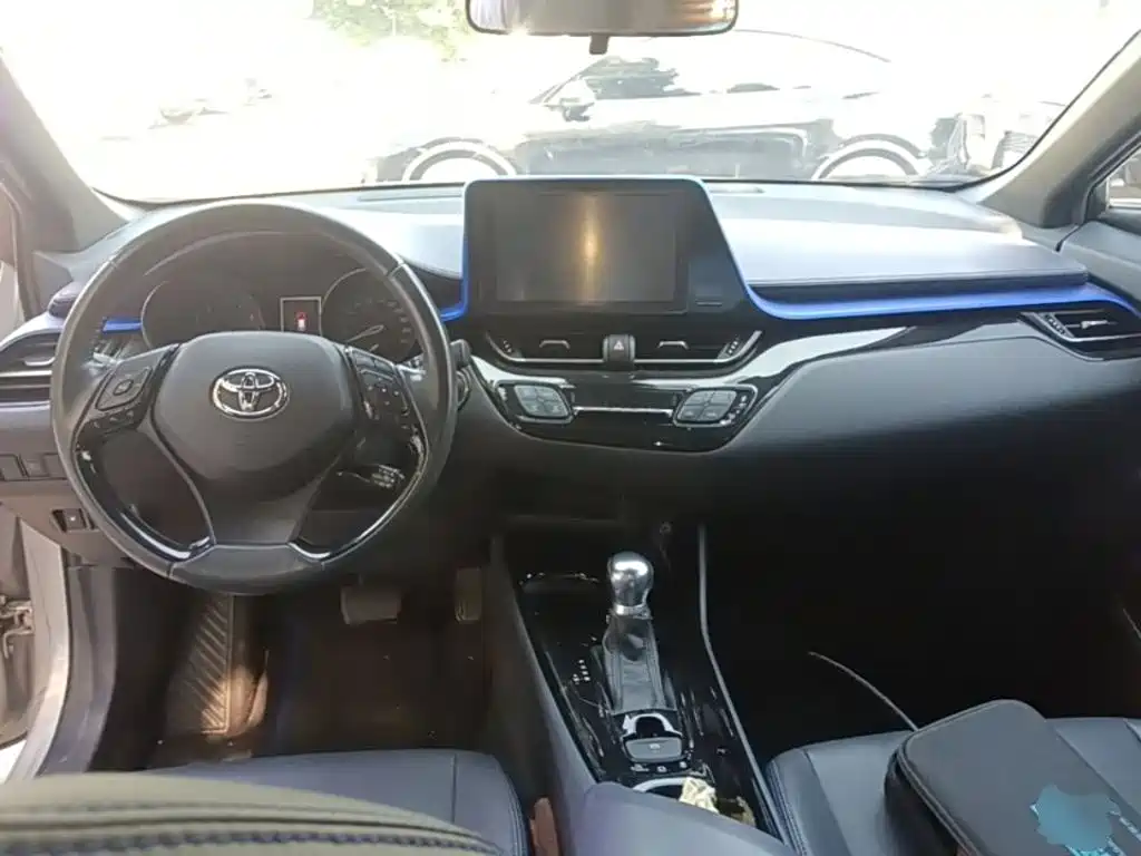 Toyota C-HR — фото 14
