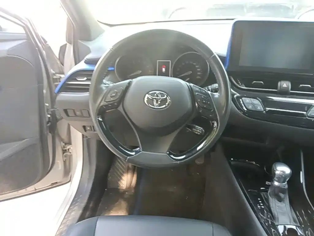 Toyota C-HR — фото 15