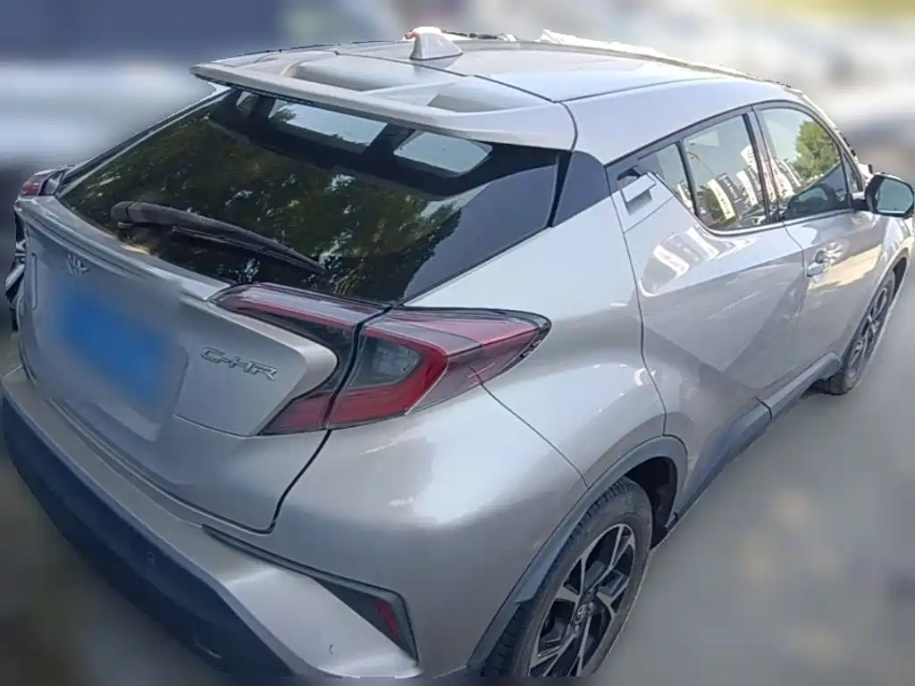 Toyota C-HR — фото 10