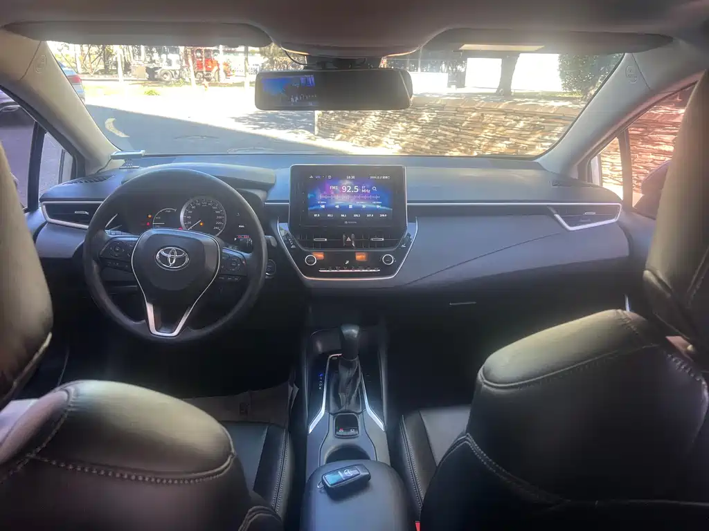Toyota Corolla — фото 10