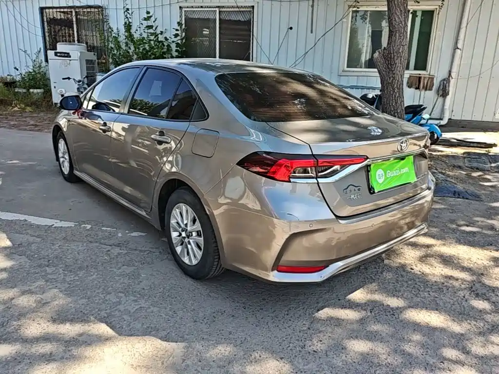 Toyota Corolla — фото 5