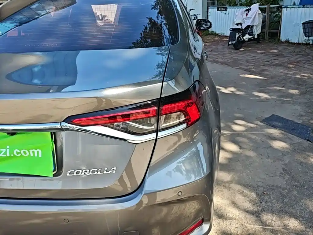 Toyota Corolla — фото 8