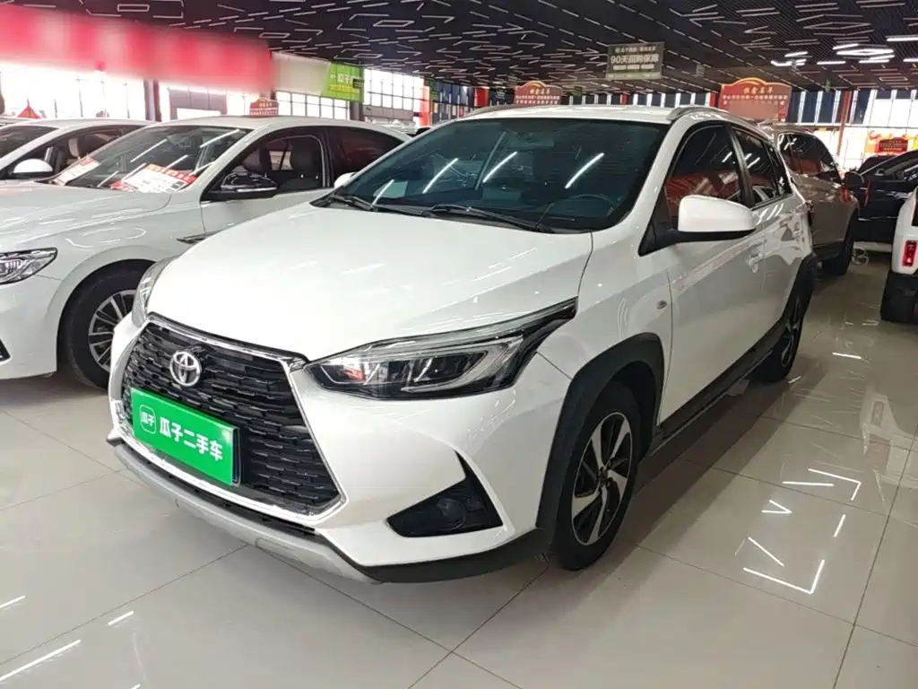 Toyota Yaris L — фото 2
