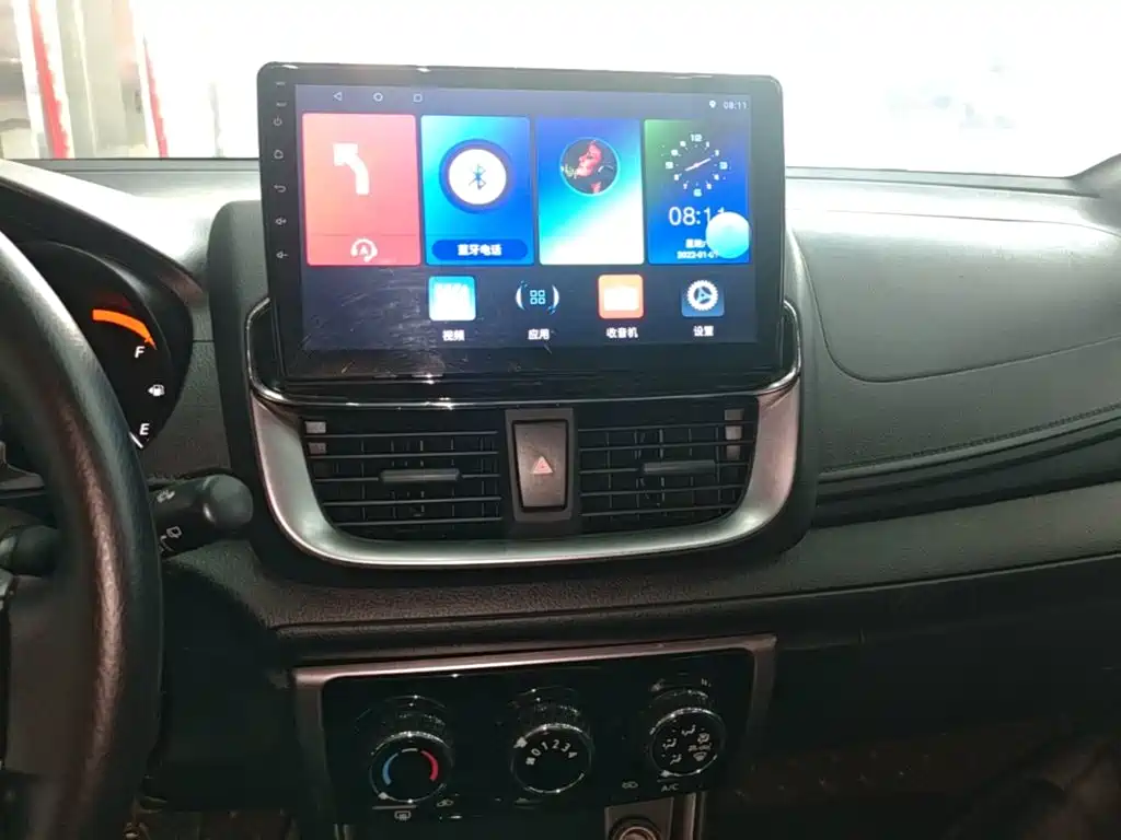 Toyota Yaris L — фото 13
