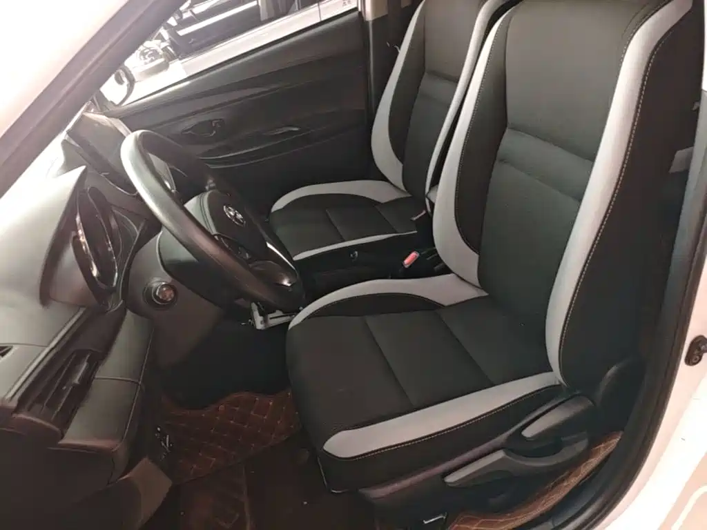 Toyota Yaris L — фото 15