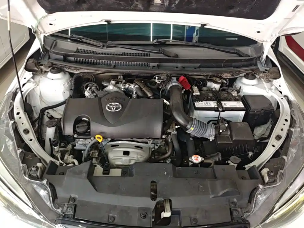 Toyota Yaris L — фото 20