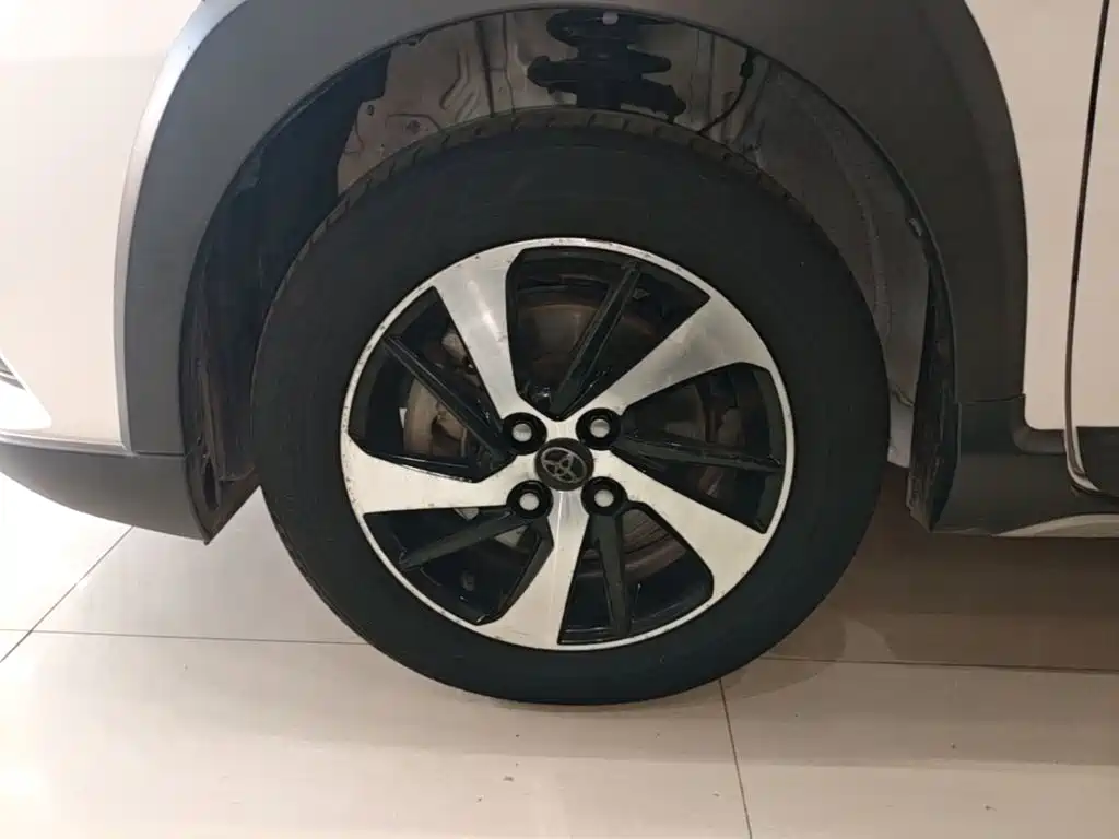 Toyota Yaris L — фото 23