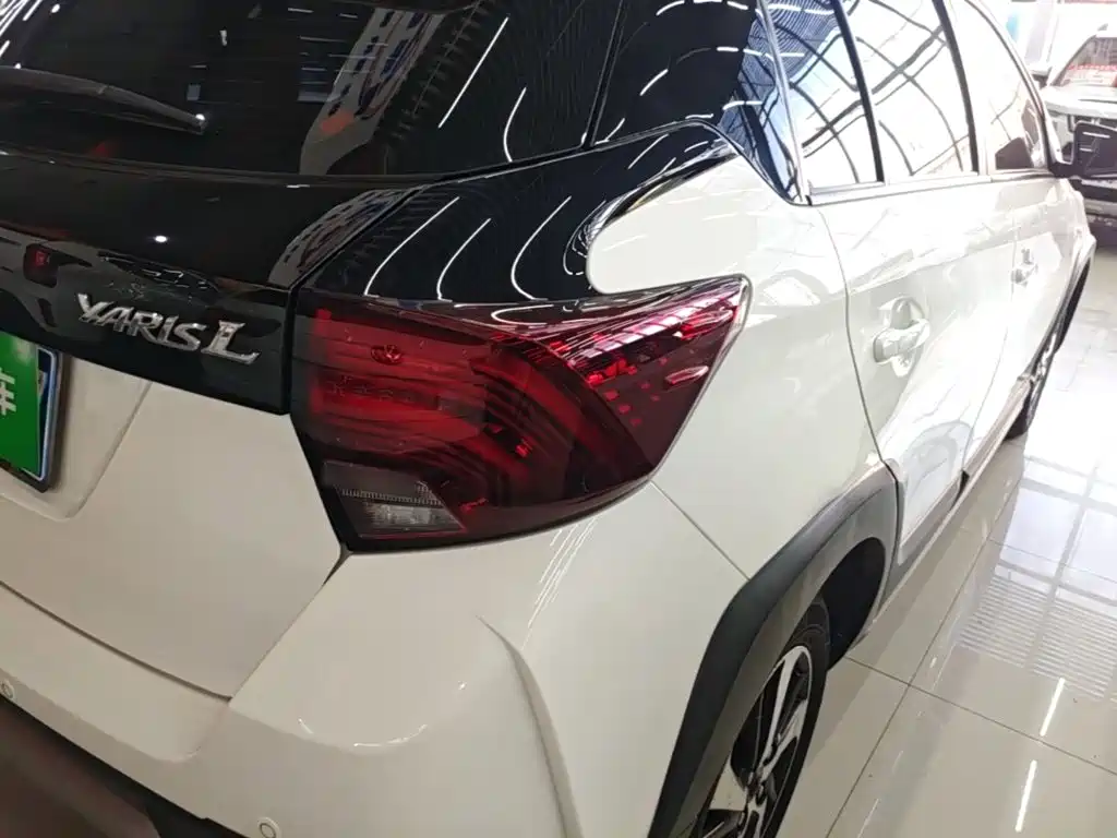 Toyota Yaris L — фото 8