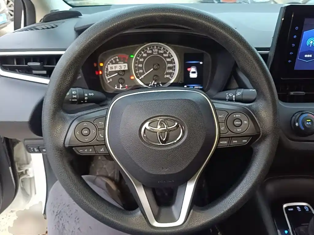 Toyota Corolla — фото 11