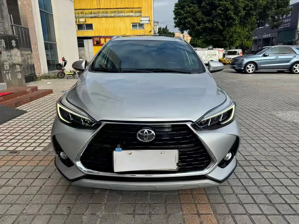 Toyota Yaris L — фото 2