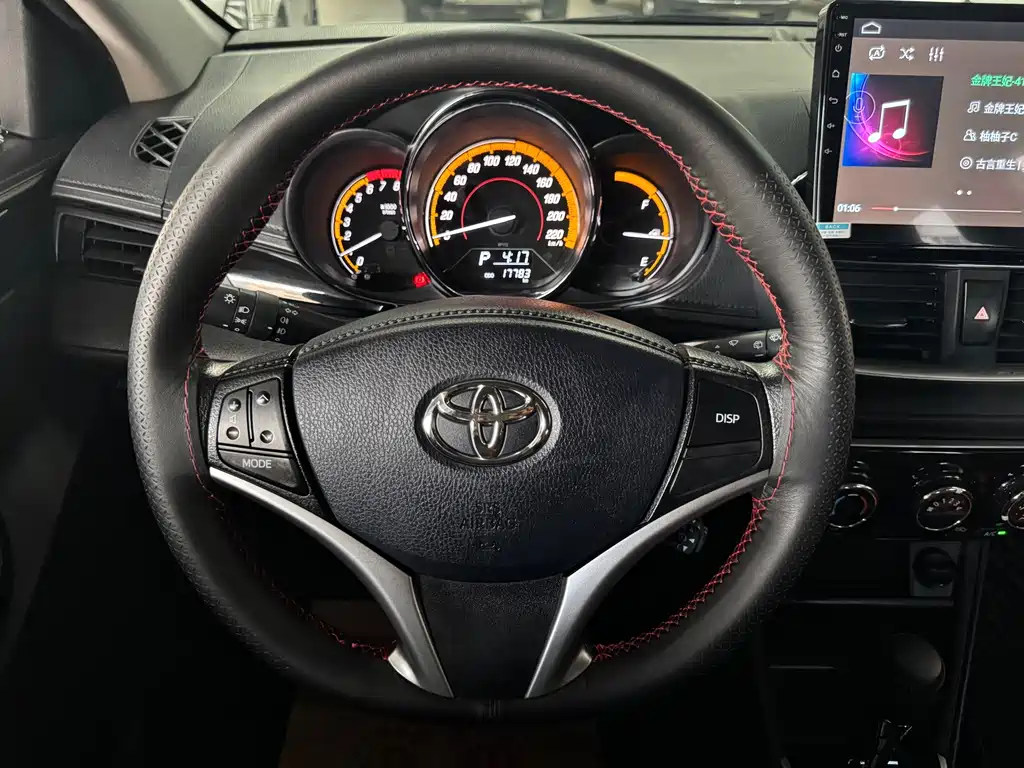 Toyota Yaris L — фото 11