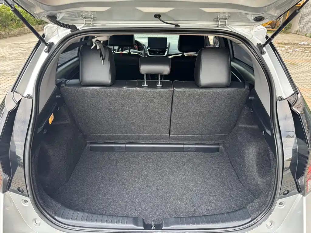 Toyota Yaris L — фото 13