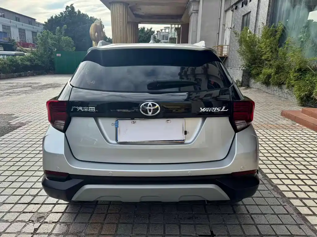 Toyota Yaris L — фото 15
