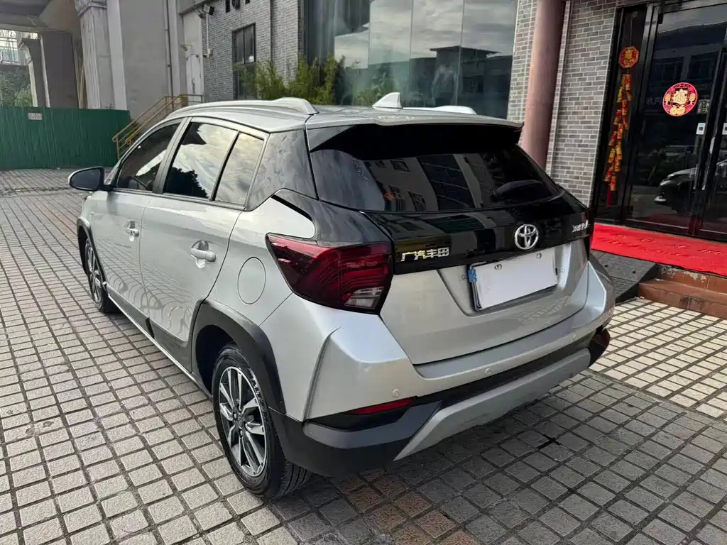 Toyota Yaris L — фото 17