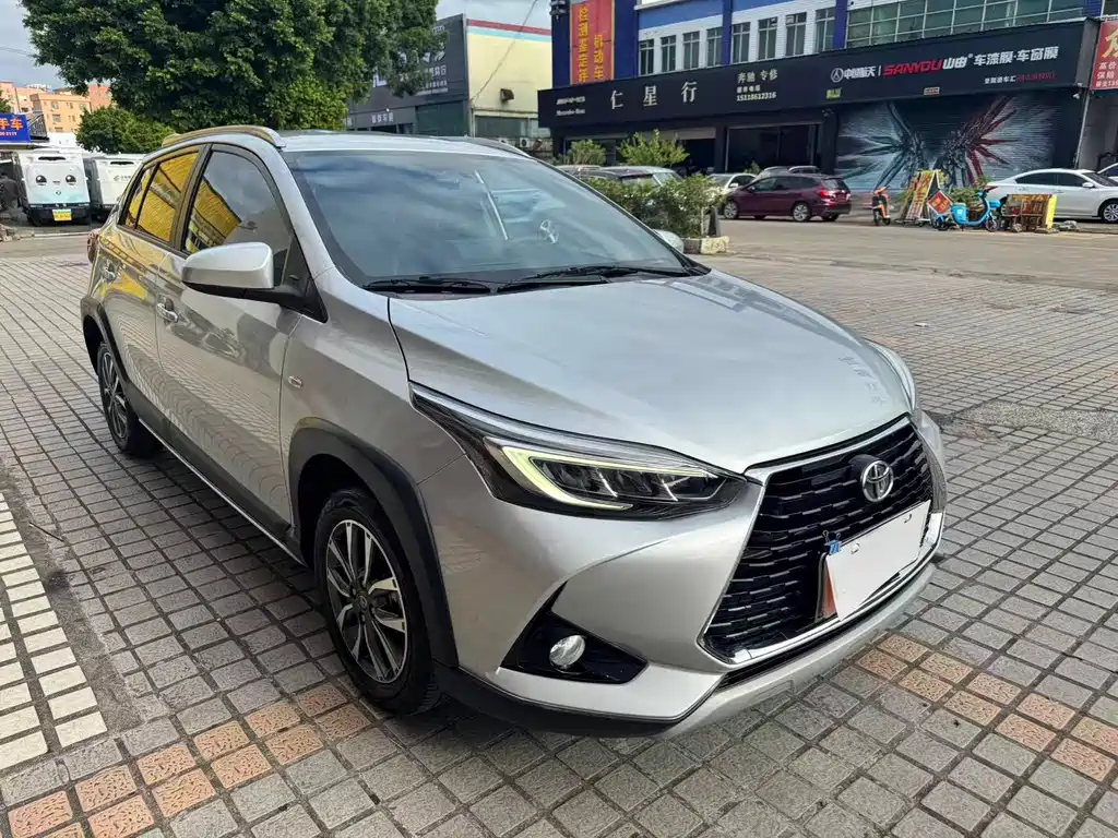 Toyota Yaris L — фото 3