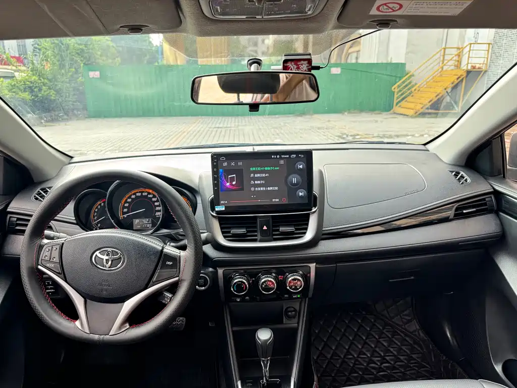 Toyota Yaris L — фото 6