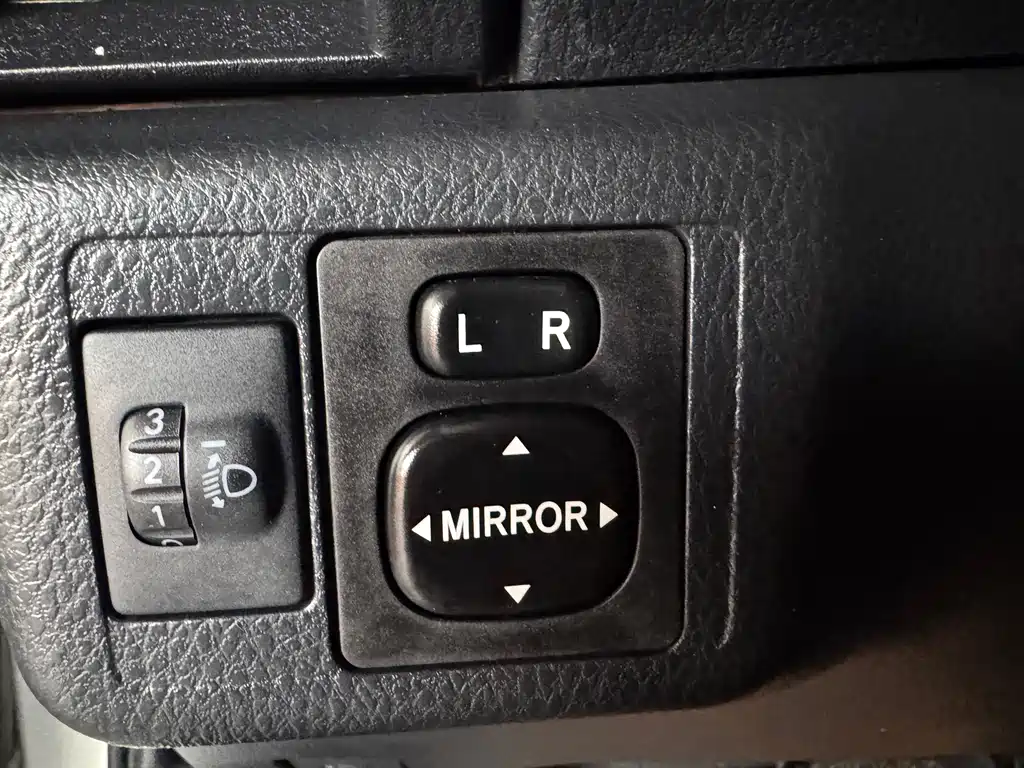 Toyota Yaris L — фото 10