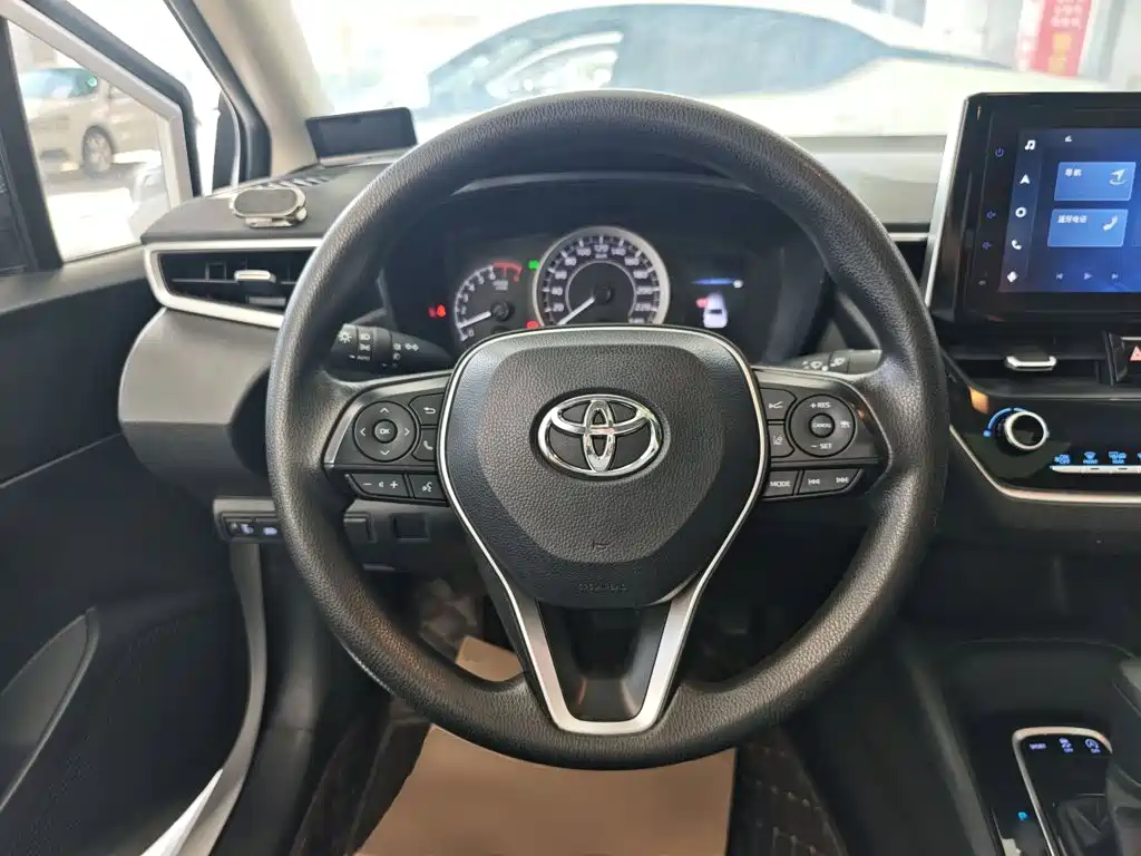 Toyota Corolla — фото 11