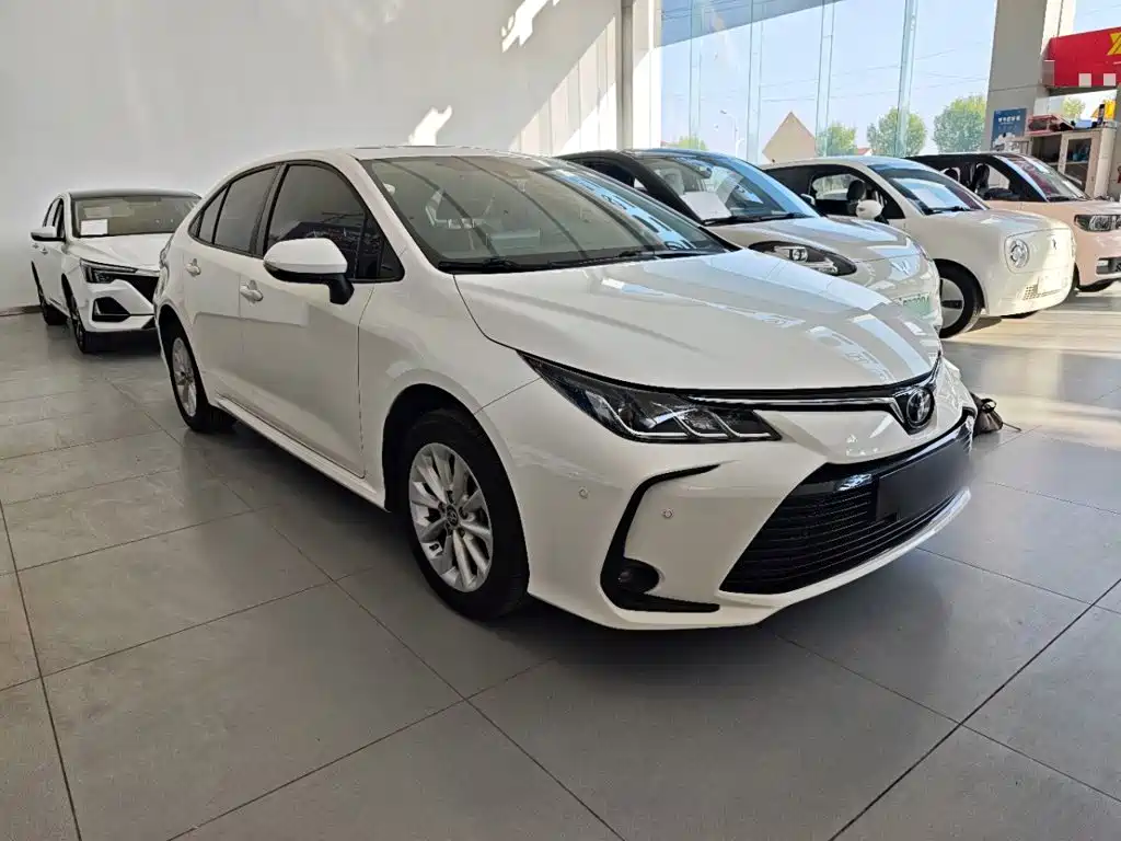 Toyota Corolla — фото 4