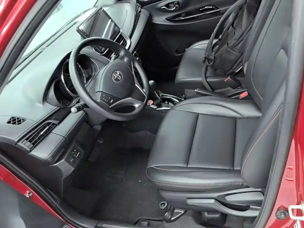 Toyota Yaris L — фото 15