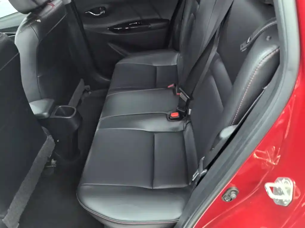 Toyota Yaris L — фото 17