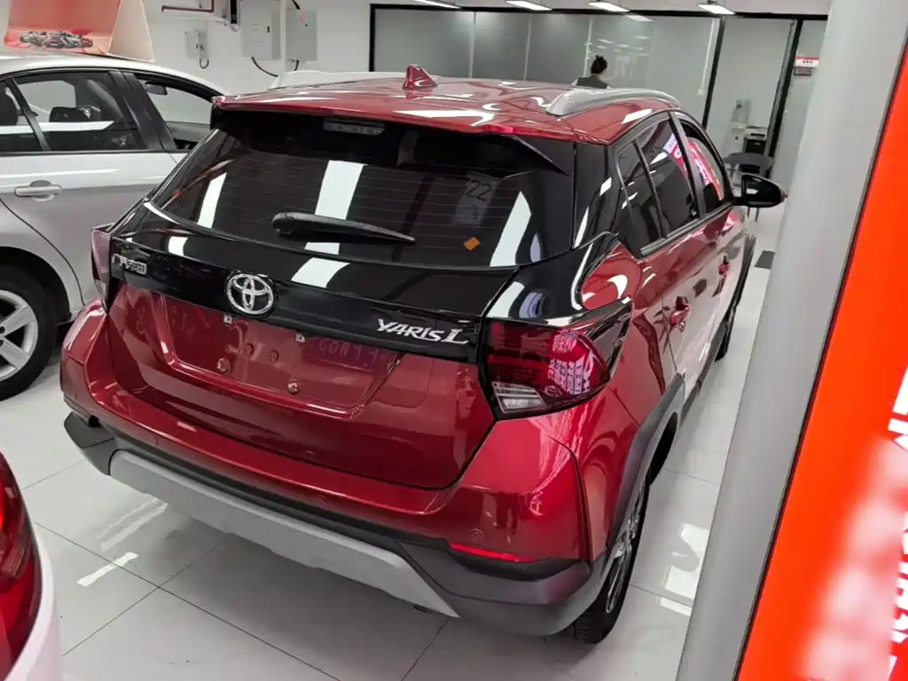 Toyota Yaris L — фото 7