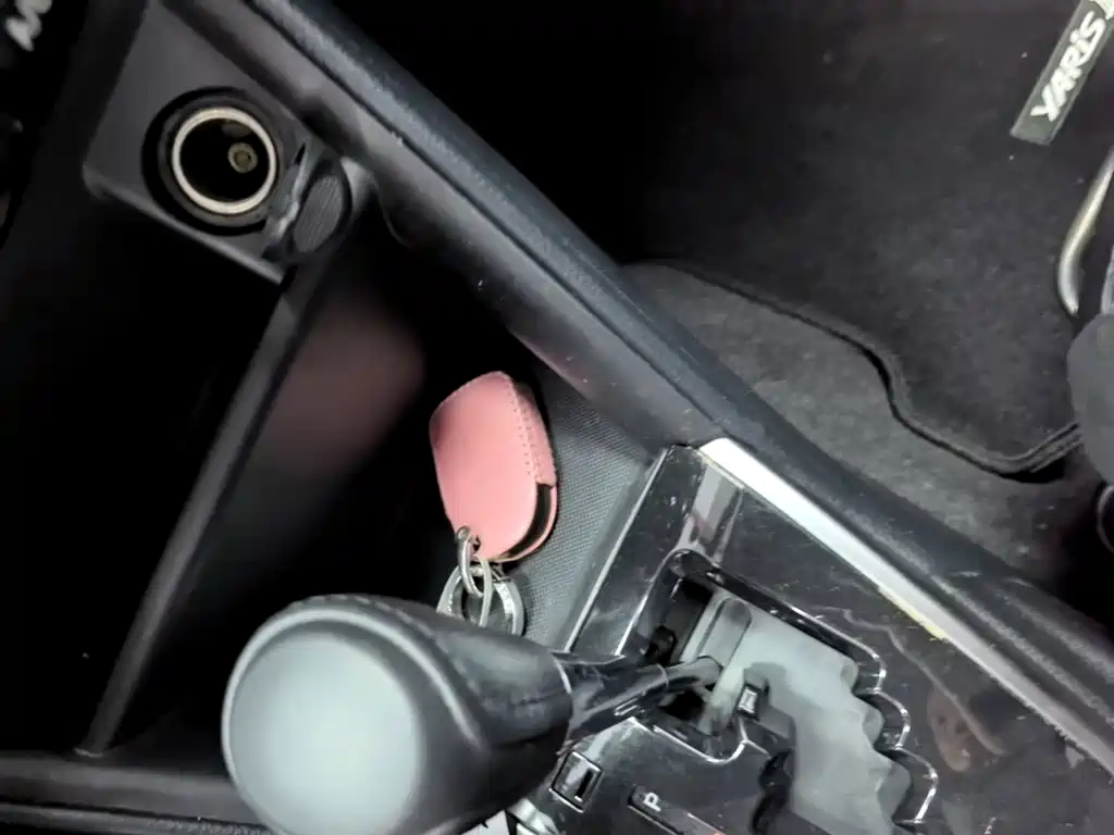 Toyota Yaris L — фото 9