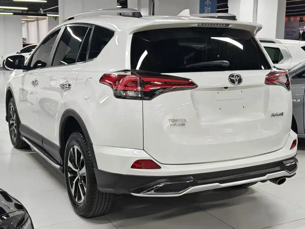 Toyota RAV4 — фото 4