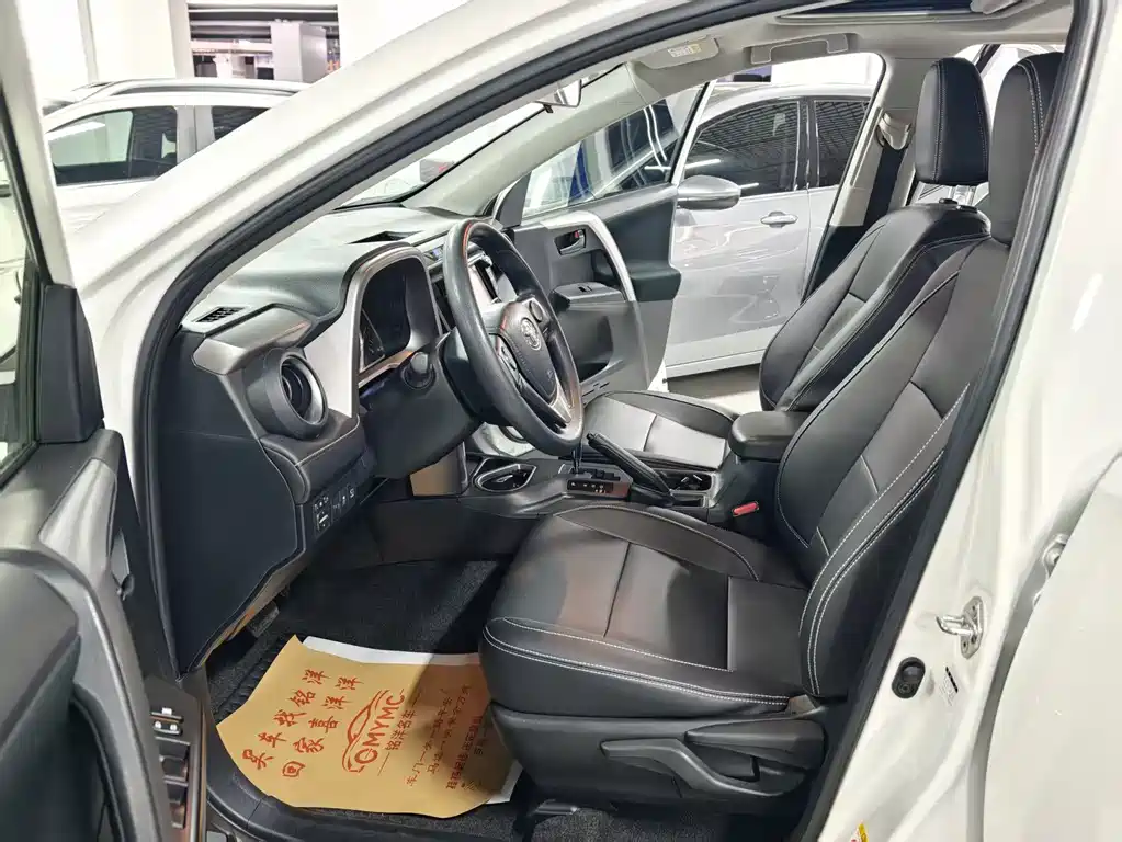 Toyota RAV4 — фото 5