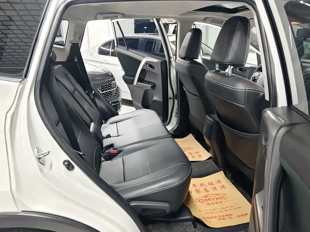Toyota RAV4 — фото 10