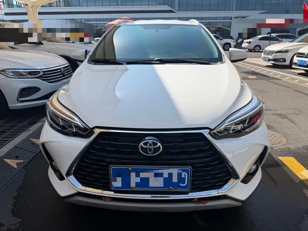 Toyota Yaris L — фото 2