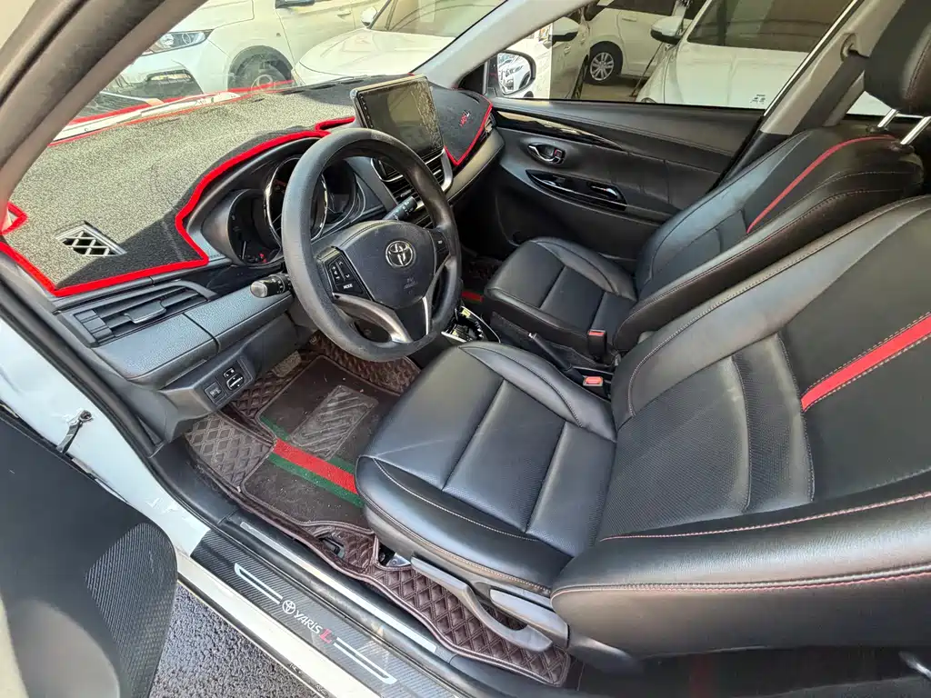 Toyota Yaris L — фото 10