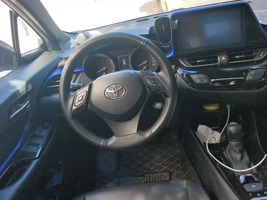 Toyota C-HR — фото 15