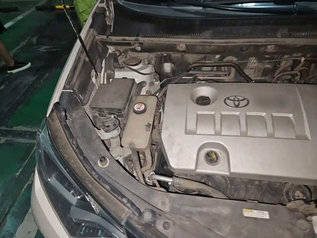 Toyota RAV4 — фото 18