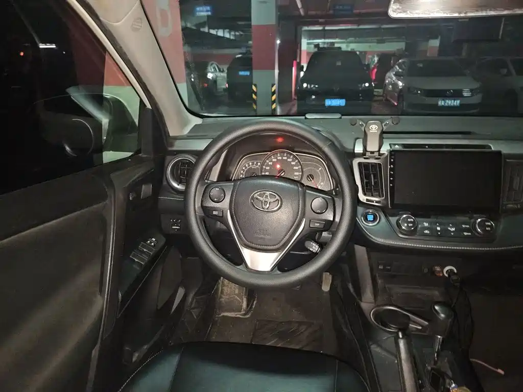Toyota RAV4 — фото 3