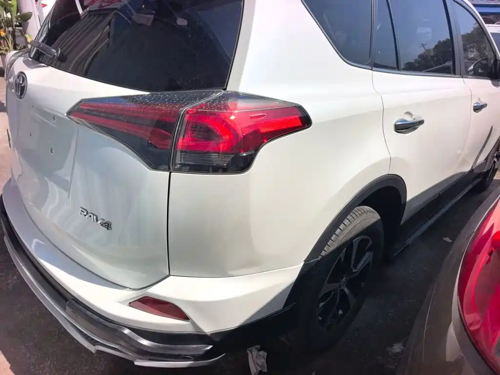 Toyota RAV4 — фото 23