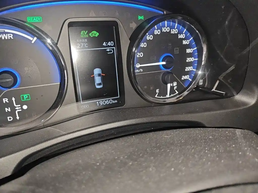 Toyota Corolla Hybrid — фото 13