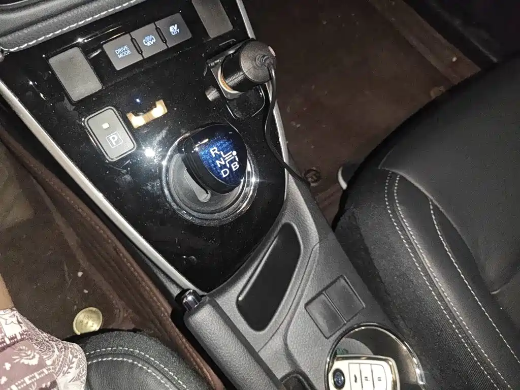 Toyota Corolla Hybrid — фото 15