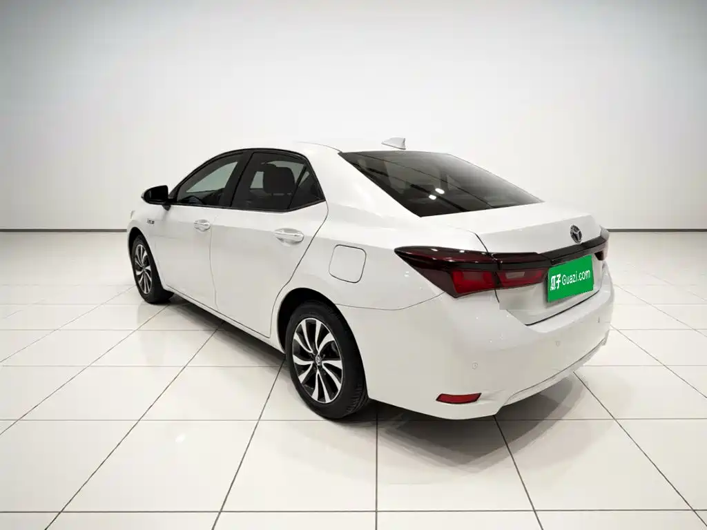 Toyota Corolla Hybrid — фото 4