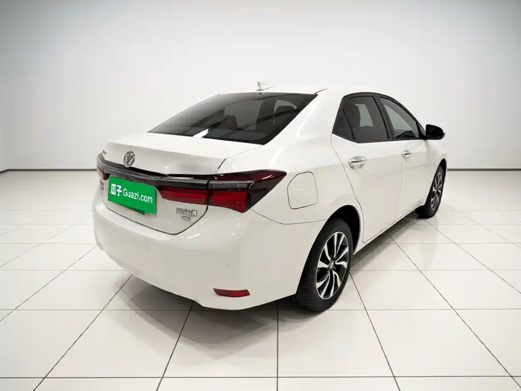 Toyota Corolla Hybrid — фото 6