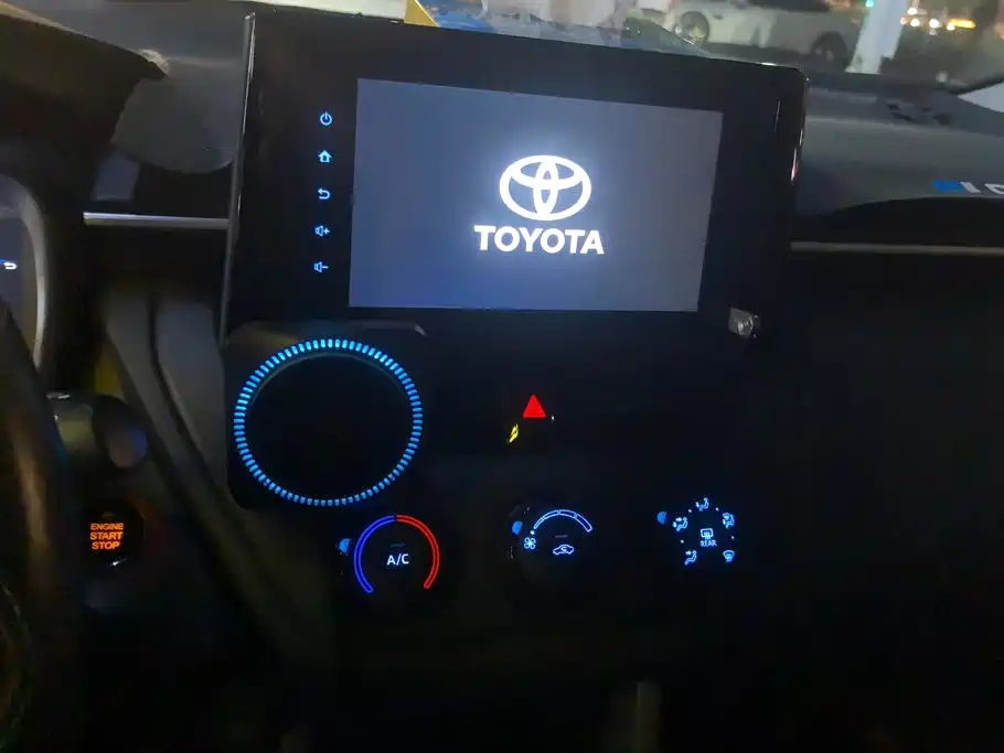 Toyota Corolla Cross — фото 13