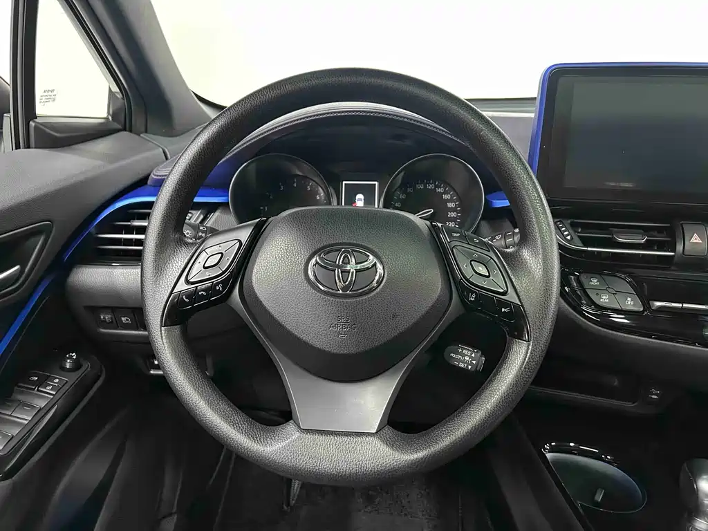 Toyota C-HR — фото 7