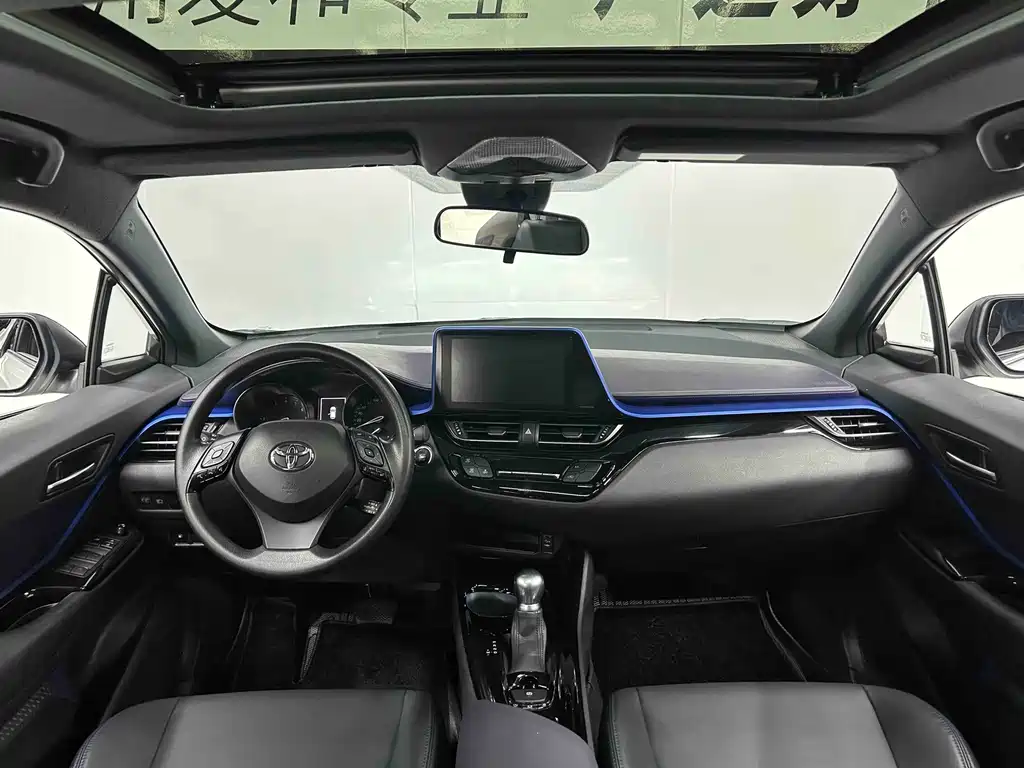 Toyota C-HR — фото 9