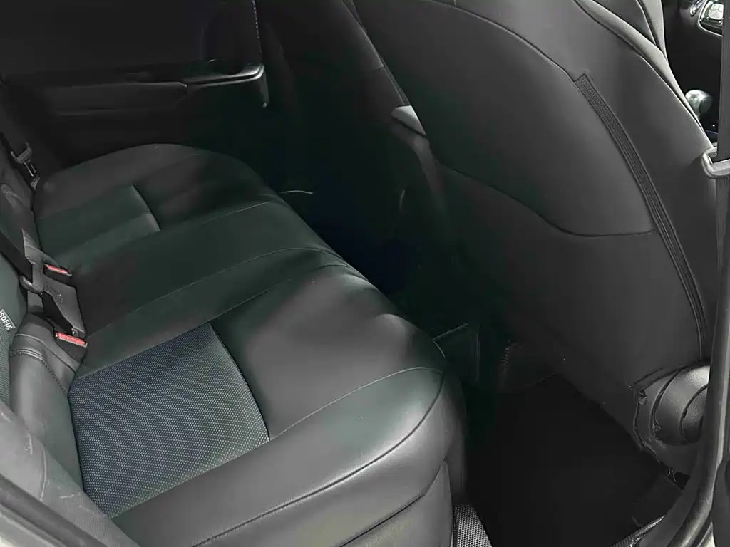 Toyota C-HR — фото 10