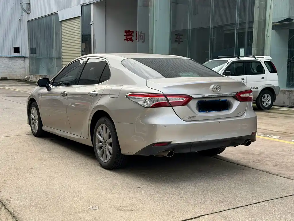 Toyota Camry — фото 7