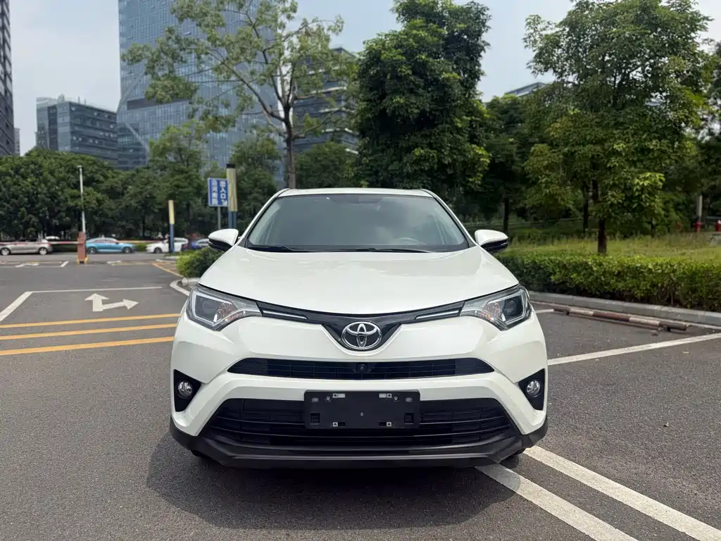 Toyota RAV4 — фото 2